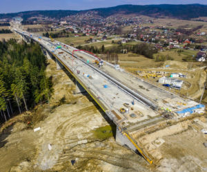 Na zakopiance leją asfalt! Po zimie widać ogromne postępy prac