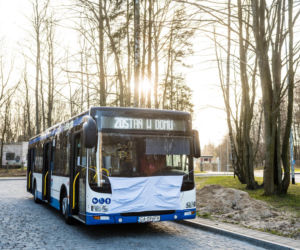Autobusy w Gdyni, zachęcają do noszenia maseczek