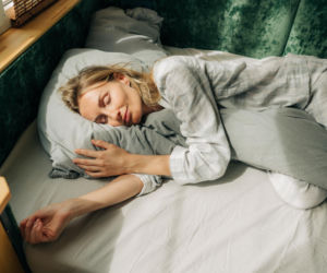 Materac z atestem — czy wiesz, co naprawdę oznaczają te loga?