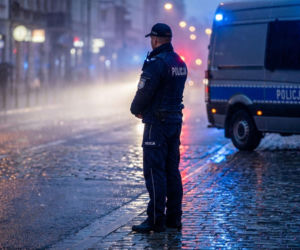 O krok od tragedii. 89-latka nie mogła się podnieść