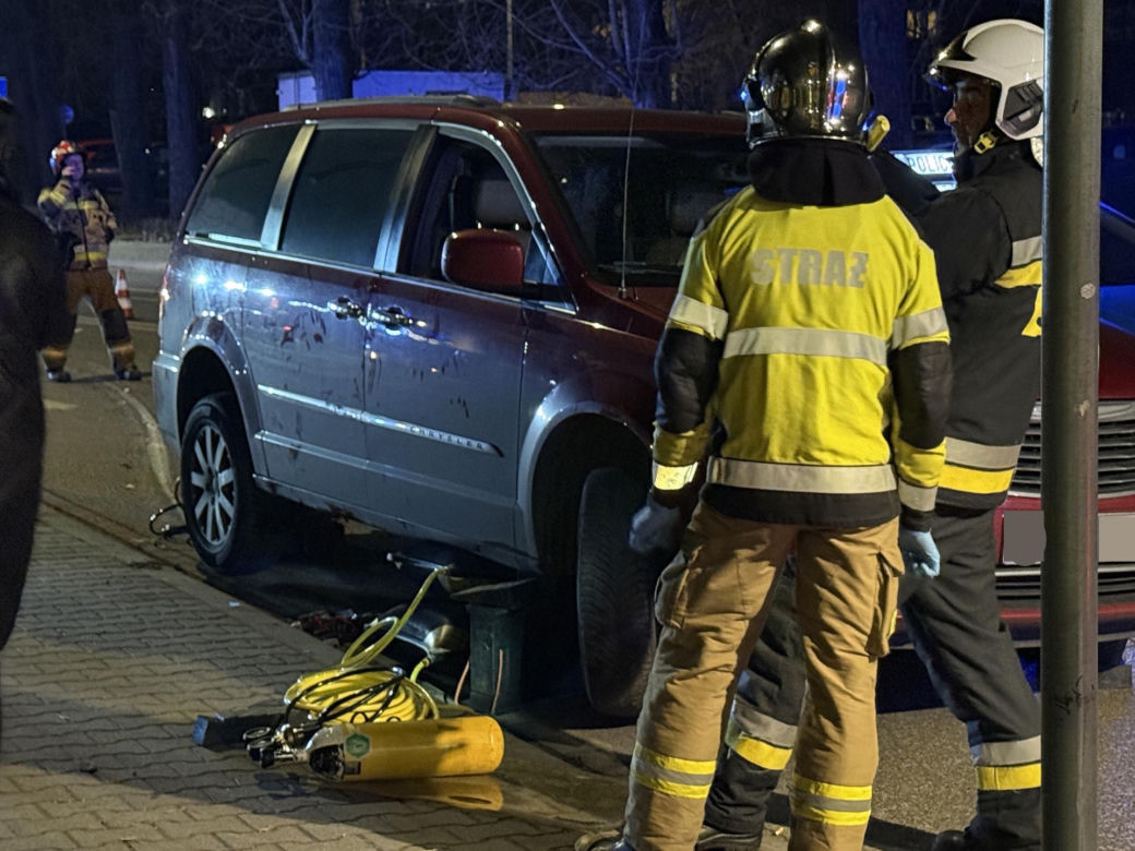 17-latka potrącona i przeciągnięta pod kołami samochodu. Dramatyczny wypadek w Konstancinie-Jeziornie