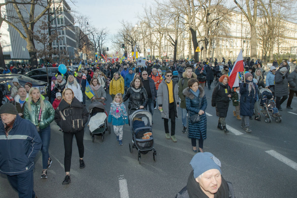 Warszawa. Manifestacja pod hasłem: Matki wołają przestańcie strzelać do dzieci!