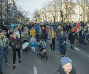Warszawa. Manifestacja pod hasłem: Matki wołają przestańcie strzelać do dzieci!