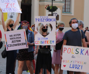 Za nami demonstracja wspierająca osoby LGBT w Toruniu. Konkretne hasła!
