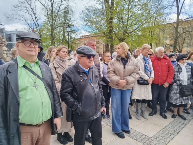 Siedlczanie uczcili minutą ciszy pamięć o zmarłym pośle Łukaszu Litewce