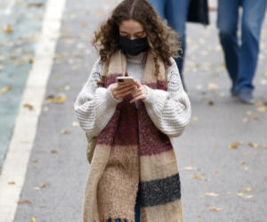 Zaraza uderzyła w Wielką Brytanię. Objawy są bardzo ciężkie, a lekarze apelują o maseczki. Polacy też powinni się bać?