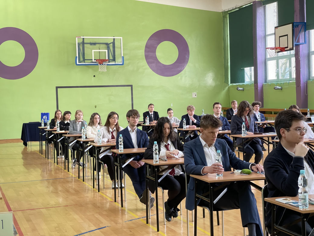 Matura 2023 z matematyki. Uczniowie z Krakowa rozpoczęli egzamin