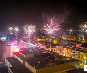 Huczne powitanie 2020! Niebo rozświetliło się barwnymi fajerwerkami