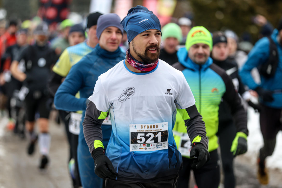 Wystrzał startera zamiast szampana. Tłumy powitały Nowy Rok na XX Śląskim Maratonie Noworocznym Cyborg