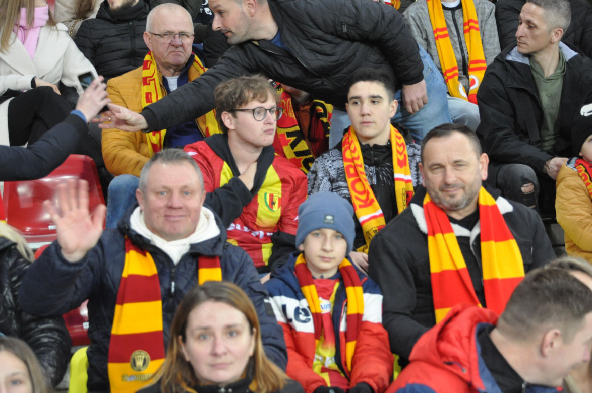Korona Kielce - Legia Warszawa. Zdjęcia kibiców na Suzuki Arenie