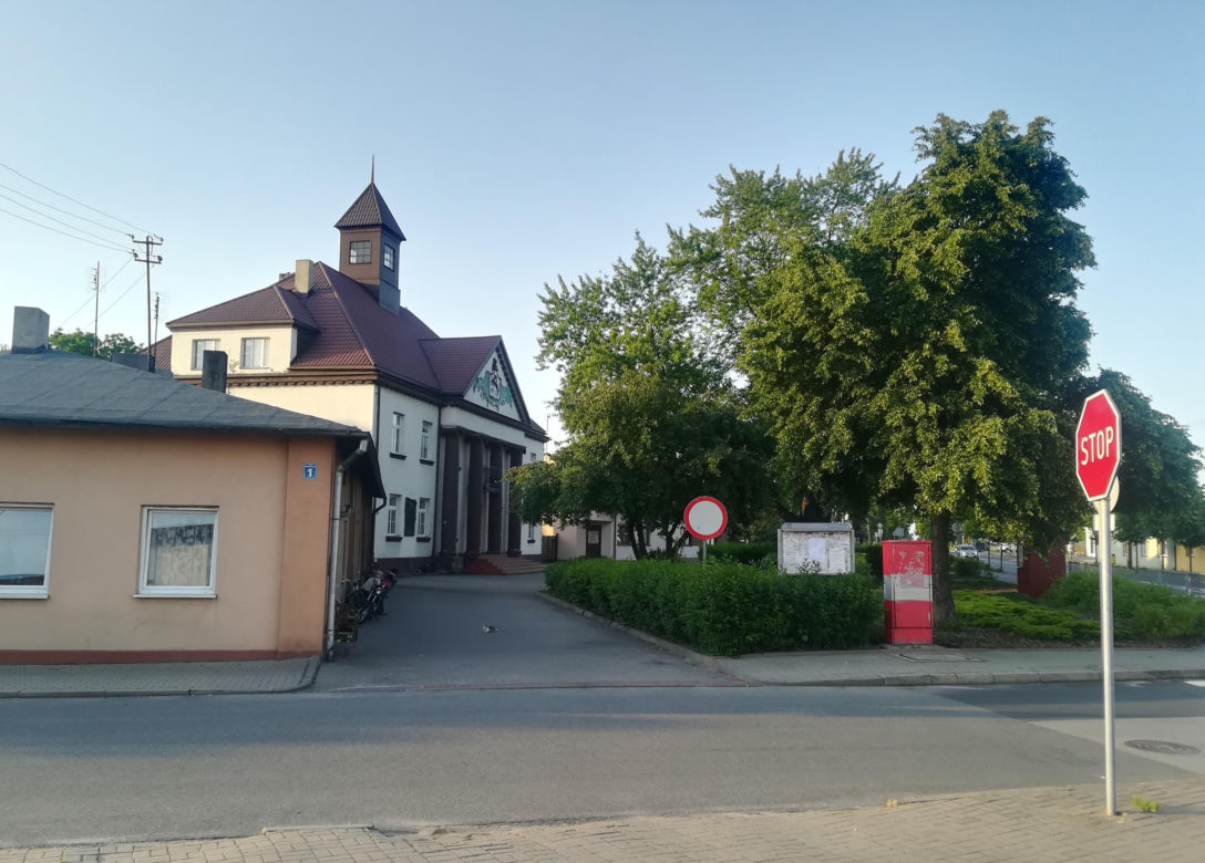 Dwukrotnie otrzymywało prawa miejskie. To jedno z najpiękniejszych miast w Łódzkiem