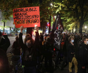 #PiekłoKobiet: Spontaniczny Stajk przed Trybunałem Konstutucyjnym w Warszawie