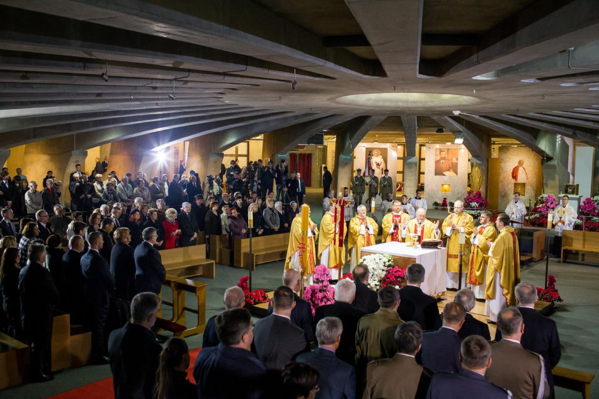 To najwyższy kościół w Warszawie. Jego budowa kosztowała 220 mln zł! W jego wnętrzu znajduje się symboliczny grób Jana Pawła II