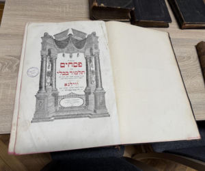 Warszawa: Policja odzyskuje skradzione żydowskie księgi. Znamy kulisy sprawy