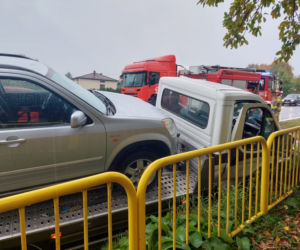 Wypadek koło Lubieni. Zderzyły się trzy auta, są poszkodowani