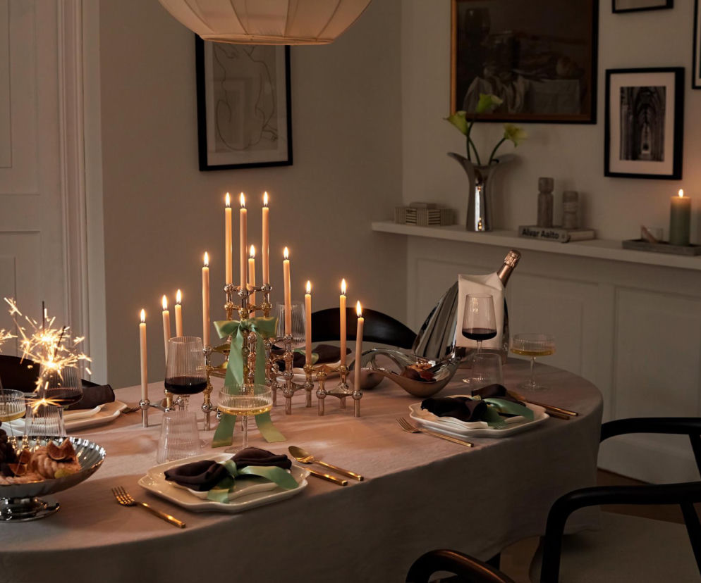 Dekoracje sylwestrowe 2026. Pomysły na wystrój pokoju, stołu i pyszne menu