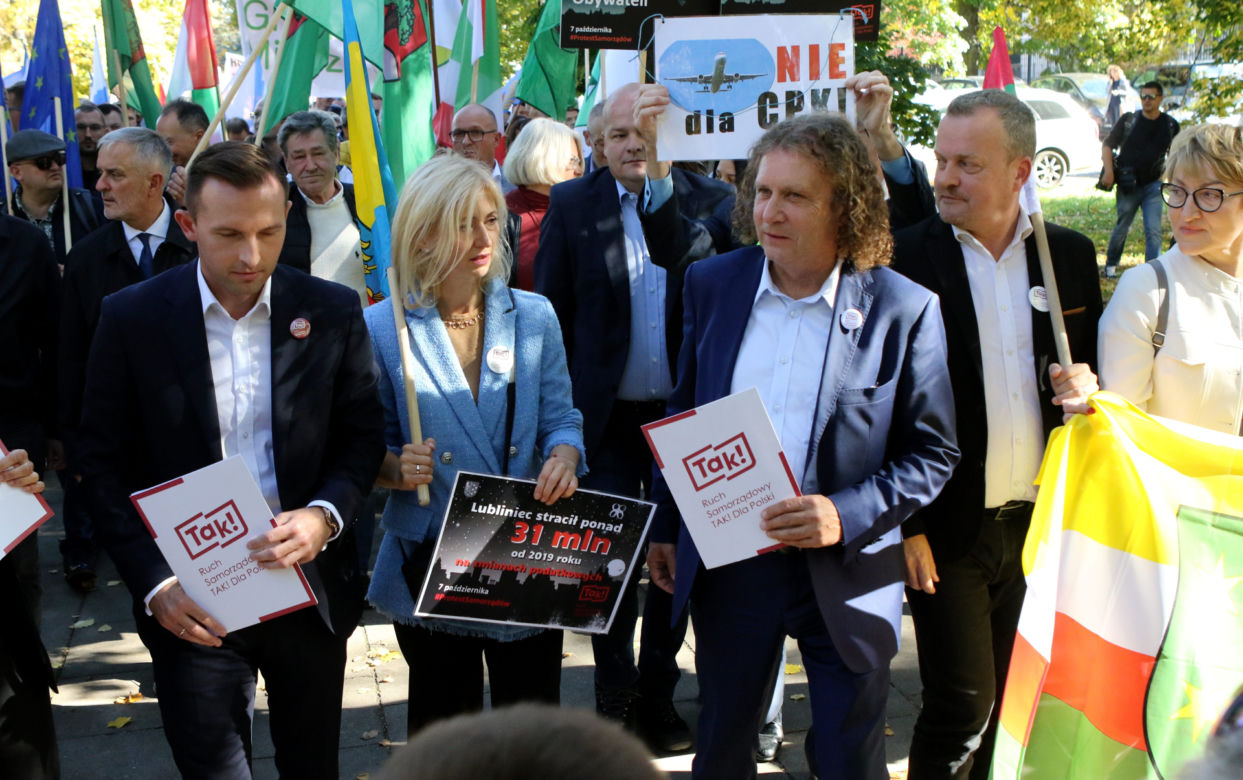 Warszawa. Samorządowcy protestowali w sprawie wysokich cen energii. „Jeśli sobie nie radzicie, oddajcie władzę!”