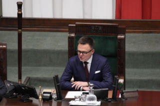„To proszę przyjść z kwiatami” Randka w Sejmie? Hołownia nie wytrzymał