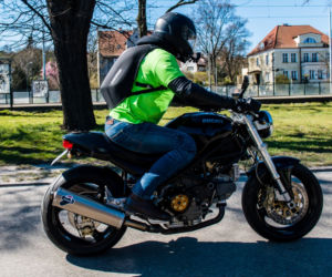 Koronawirus w Trójmieście. Jeżdżą na motorach i pomagają seniorom