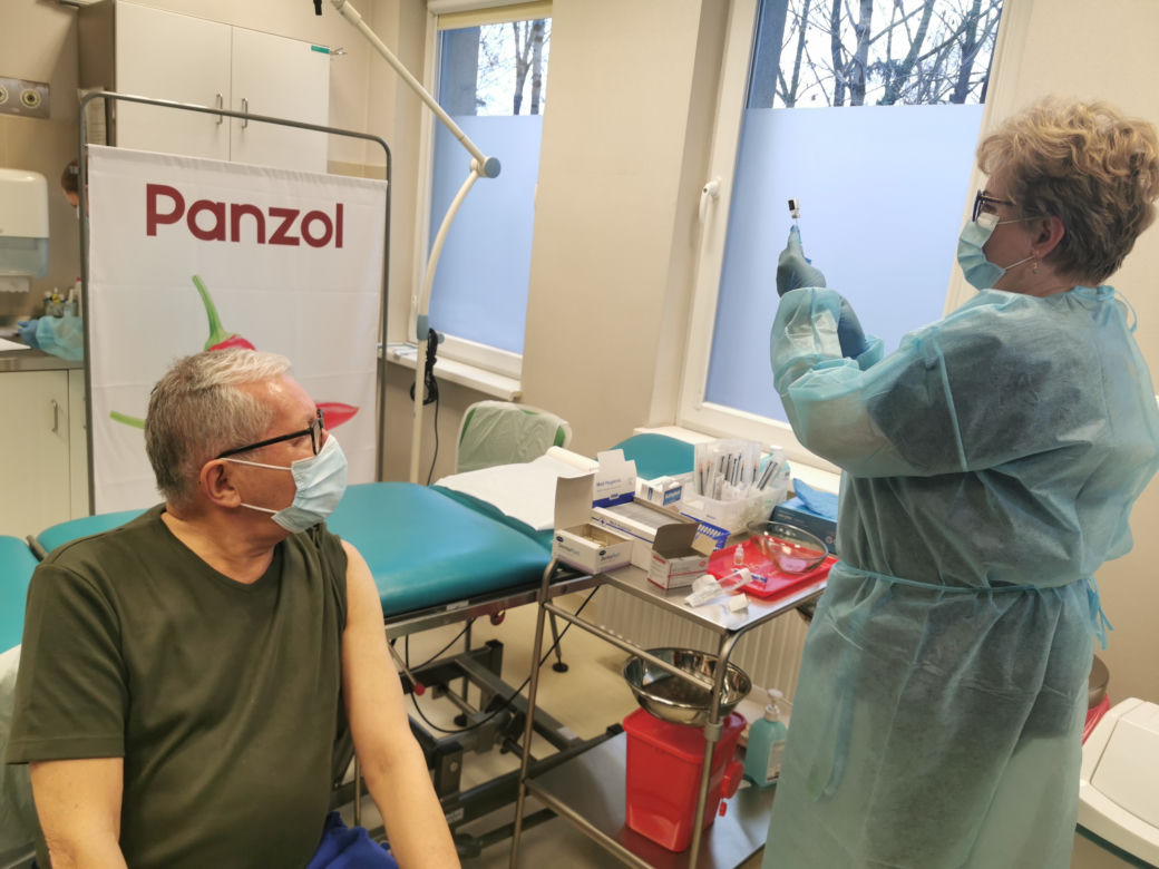 Szpital w Ostrowie rozpoczął szczepienia przeciw COVID-19
