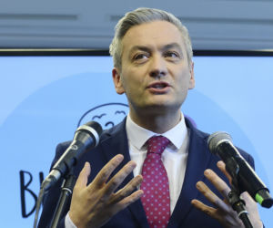 Biedroń zaprasza żonę Adamowicza do swojej partii