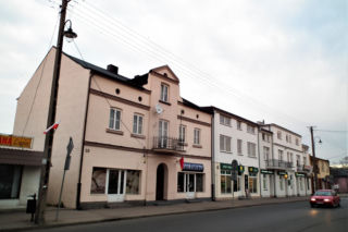 To jedno z najpiękniejszych miast w województwie łódzkim. Kiedyś było związane z Krakowem