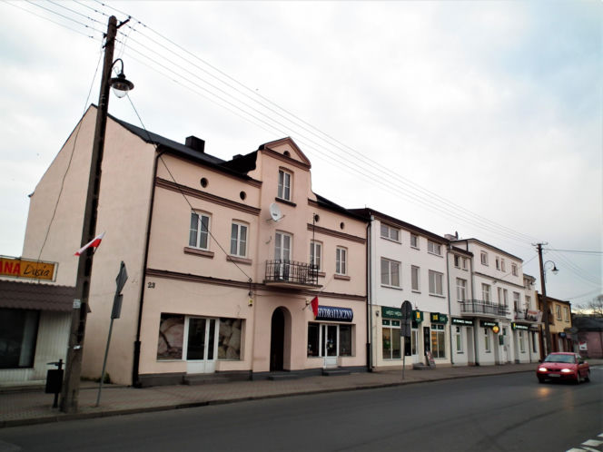 To jedno z najpiękniejszych miast w województwie łódzkim. Kiedyś było związane z Krakowem