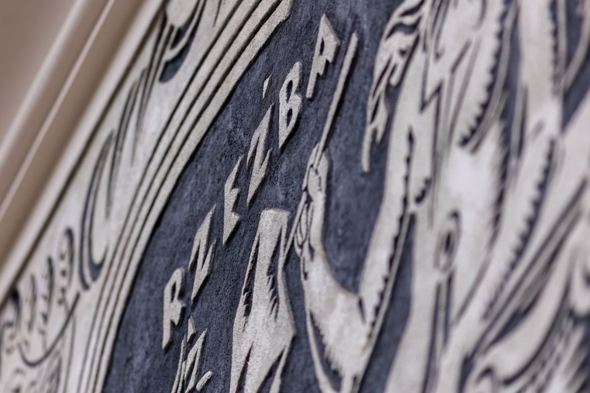 Nowe życie sgraffito. Zobacz odrestaurowane cztery warszawskie sgraffiti 