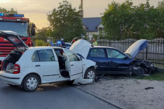 Radomsko. 27-latek wyprzedzając wjechał na czołówkę. Miał ponad 2,5 promila