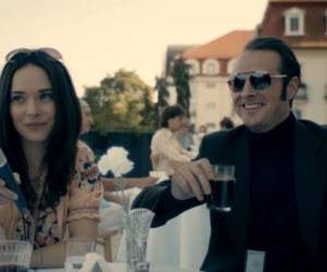 Stulecie Winnych 4 sezon odc. 40 (odc. 1).  Janusz (Paweł Małaszyński), Michelle (Maria Pawłowska)