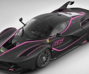 Ferrari FXX K - czarne z domieszką różu