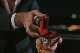 Złoty chłopak, odcinki 267-268: Seyran wprowadza się do Korhanów, a Kazim oświadcza się ciężarnej Esme