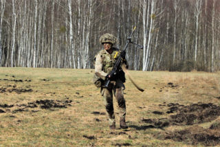 Brytyjscy żołnierze, ćwiczenia na poligonie