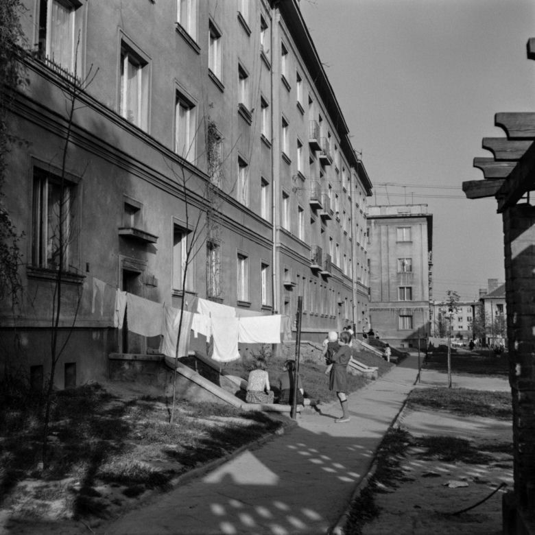 Dziewczynki na osiedlu A, ok. 1964 