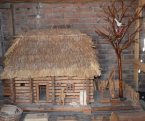  Trześń. Piękne zabawki z drewna struga Pan Jan  
