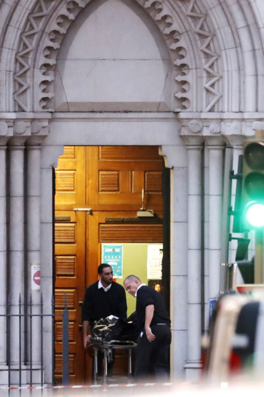Obcinał głowy nad wodą święconą z Koranem w ręku. Powiedzcie moim dzieciom, że je kocham - ostatnie słowa ofiary terrorysty