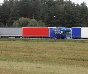 Bobrowniki. Transport z pomocą humanitarną czeka przed granicą [ZDJĘCIA]