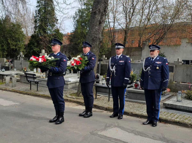 Trzech policjantów zginęło od kul strażnika więziennego