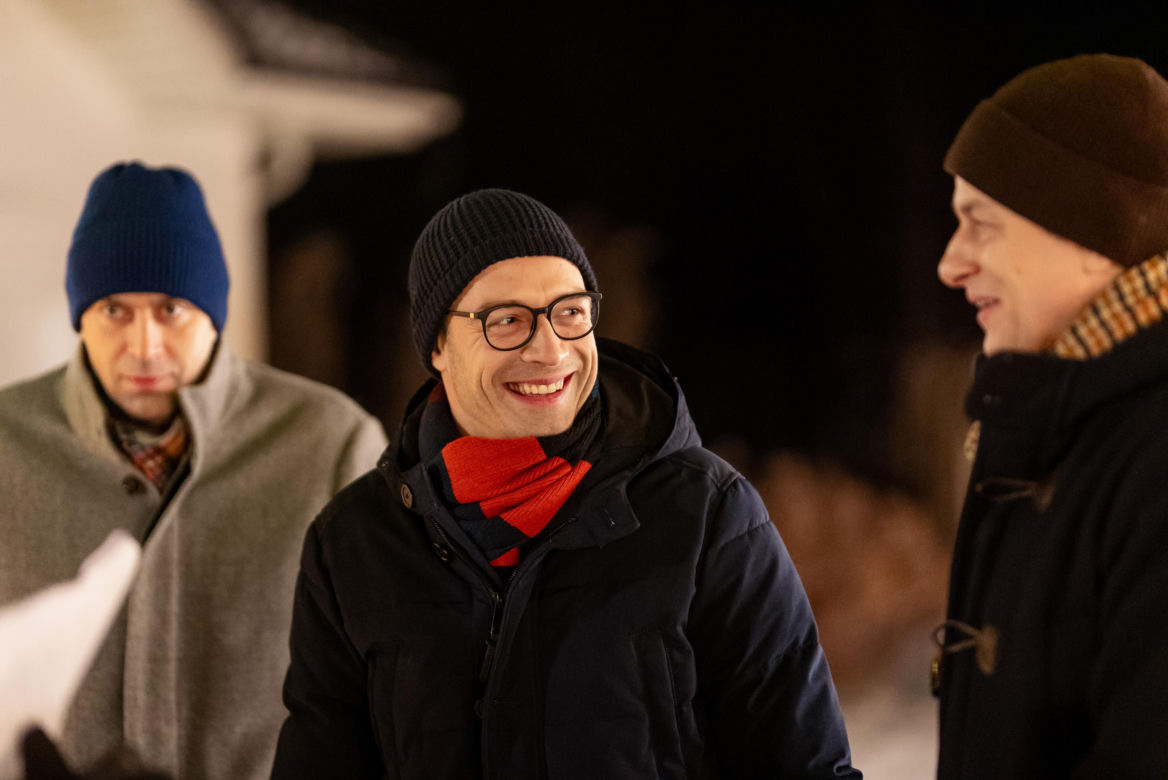 Przyjaciółki 23 sezon odc. 267. Robert (Krzysztof Wieszczek), Andrzej (Adam Adamonis), Dagmar (Marcin Korcz)