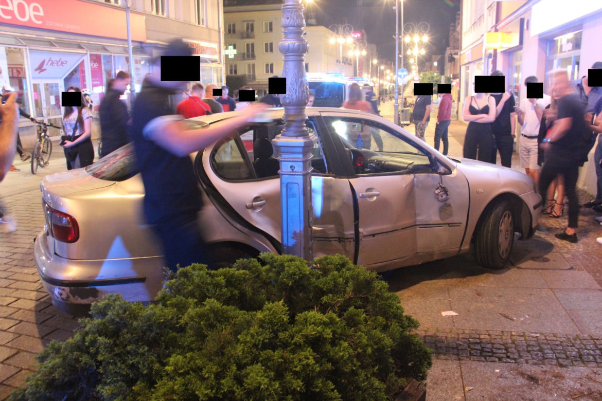 Wariacki rajd pijanego kierowcy po deptaku w Kielcach! Zdjęcia z wypadku