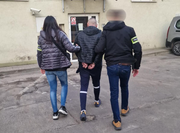 Zmieniał wygląd i miejsca zamieszkania. Policja szukała 44-latka przez 14 lat!