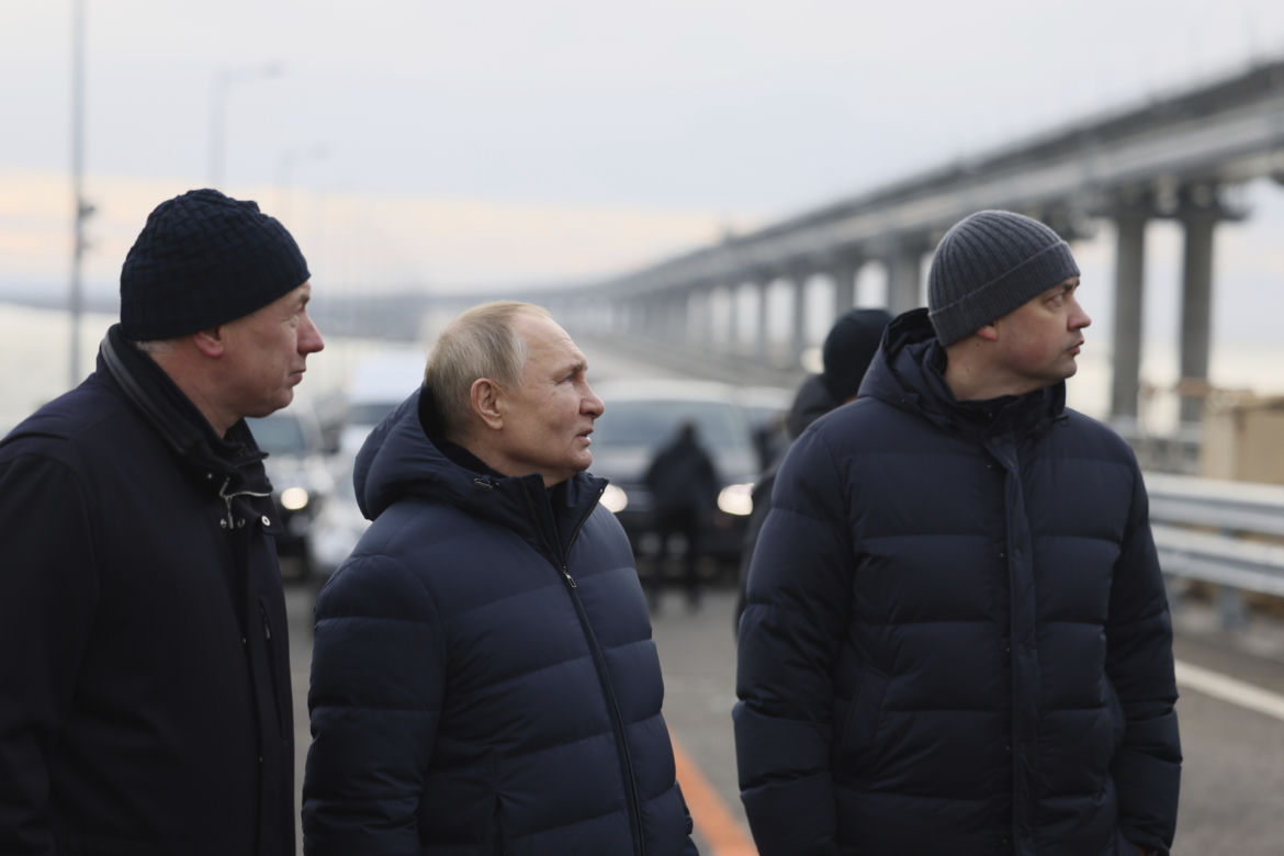 Putin wizytował most krymski? "Nie ma takich jaj, wysłał sobowtóra". Są dowody!