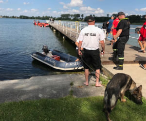 Plaża w Wąsoszu zamknięta. Rozpoczął się czwarty dzień poszukiwań chłopców na jeziorze [ZDJĘCIA]