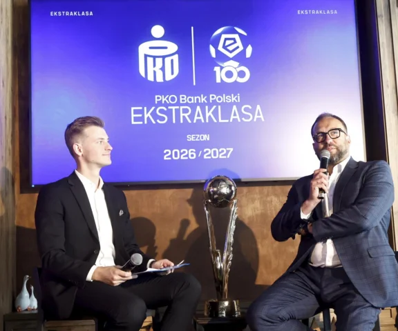 Ekstraklasa pokazała nowe trofeum i piłkę na 100-lecie