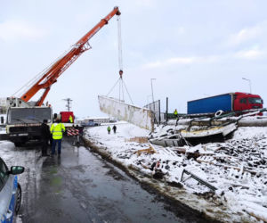 Poznań: Kierowca ciężarówki nie miał szans! Zniszczenia na A2 są ogromne 