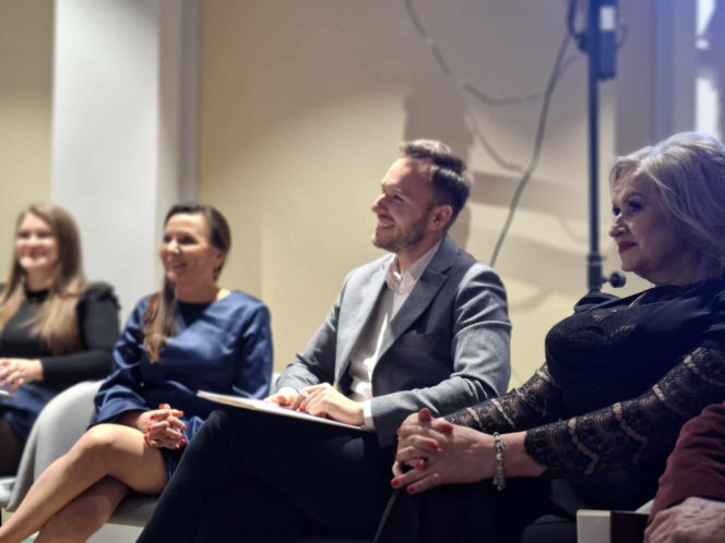 Starachowice. Moda, która nie zna metryki! Międzypokoleniowe show w Centrum Kreatywności Pałacyk