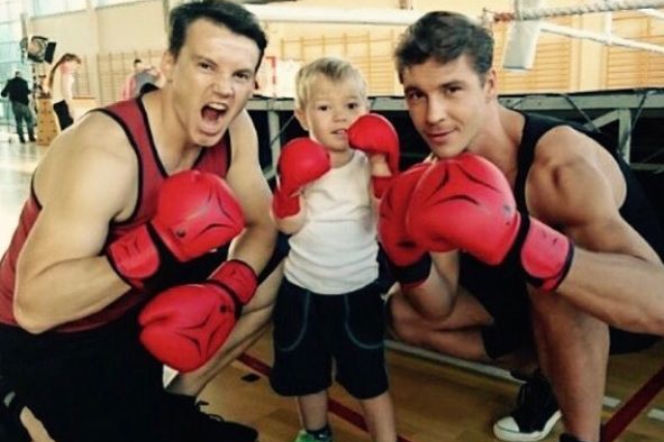 M jak miłość, Szymek (Staś Szczypiński), Marcin (Mikołaj Roznerski), Jakub (Krzysztof Kwiatkowski)