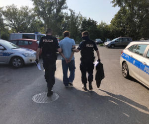 Zuchwałe kradzieże w Toruniu. Sprawcy przeszkodziła ekspedientka, później dopadli go policjanci