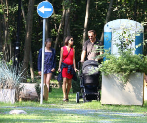 Marta Kaczyńska na pierwszym spacerze z synem