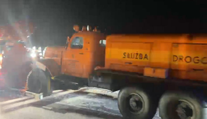 Kolejny atak zimy w Polsce na początku 2026 r. Intensywne opady śniegu na Warmii i Mazurach [ZDJĘCIA].